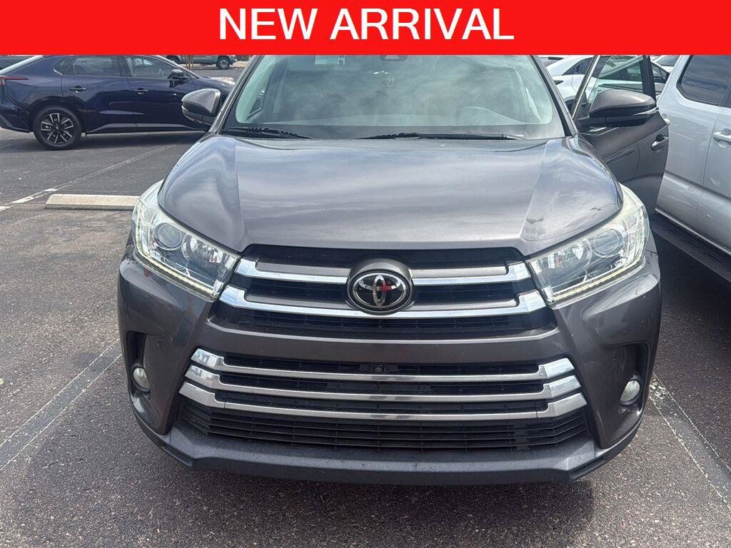 Used 2017 Toyota Highlander Limited Platinum AWD/4WD image 1