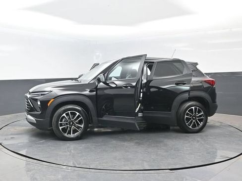 Used 2025 Chevrolet TrailBlazer LT AWD/4WD image 28