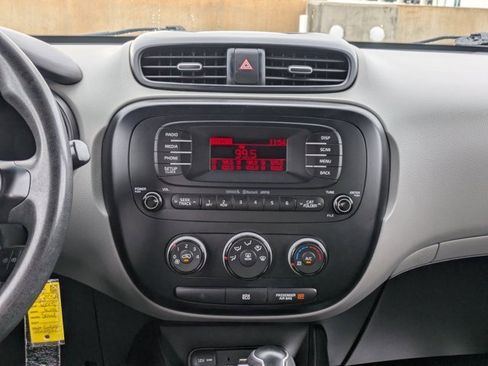 Used 2015 Kia Soul + image 16