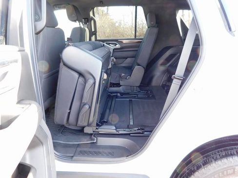 Used 2024 GMC Yukon SLE image 35