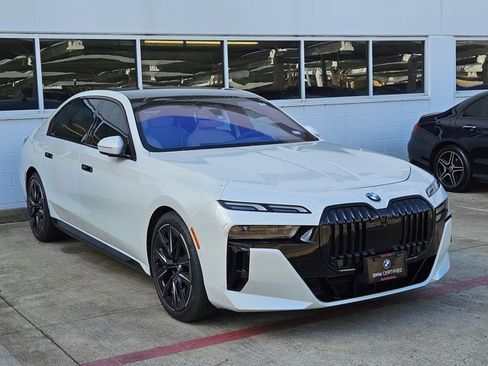 Certified 2023 BMW 760i xDrive image 3