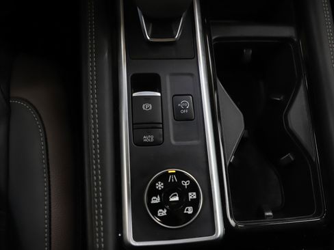 Used 2024 Nissan Pathfinder Platinum image 28