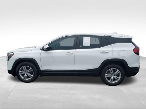 Used 2024 GMC Terrain SLE FWD image 2
