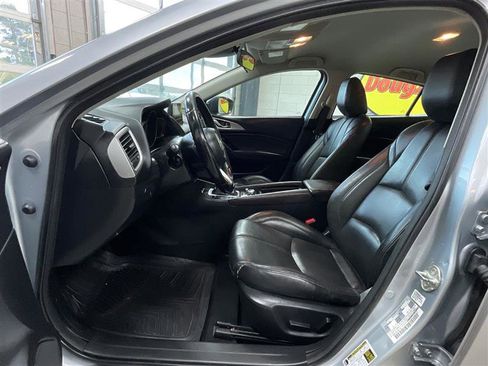 Used 2018 MAZDA MAZDA3 Touring FWD image 11