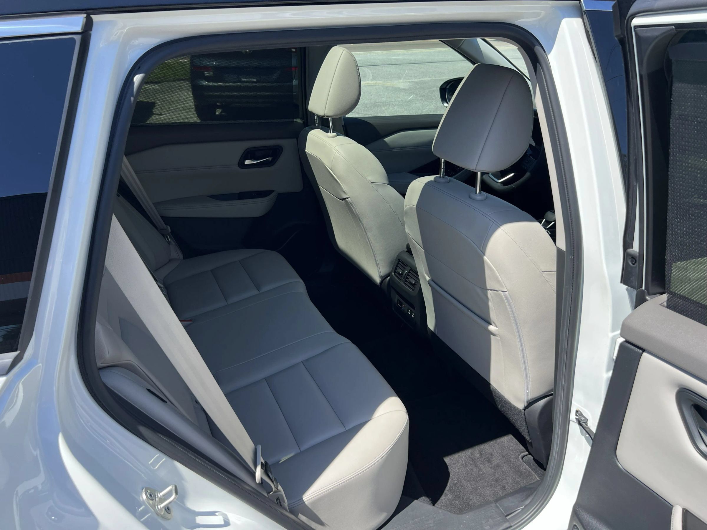 Used 2024 Nissan Rogue SL w/ SL Premium Package FWD image 15