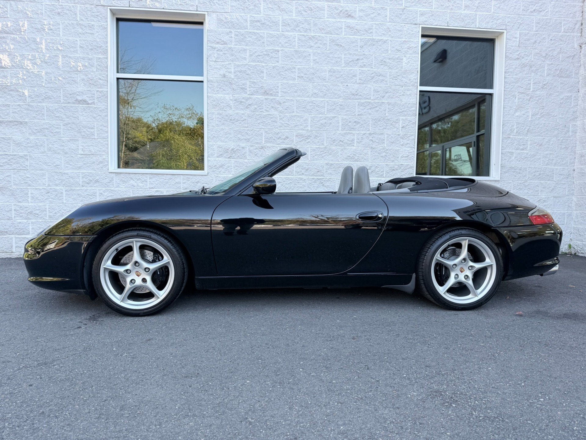 Used 2002 Porsche 911 Carrera 4 AWD/4WD image 32