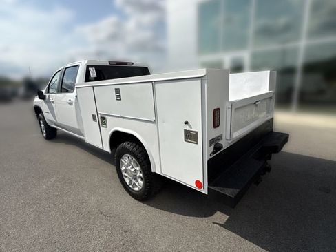 Used 2022 Chevrolet Silverado 2500 LT w/ Convenience Package AWD/4WD image 10