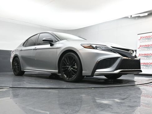 Used 2021 Toyota Camry XSE image 18