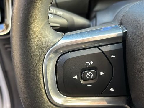 Certified 2025 Volvo XC40 B5 Plus AWD/4WD image 16