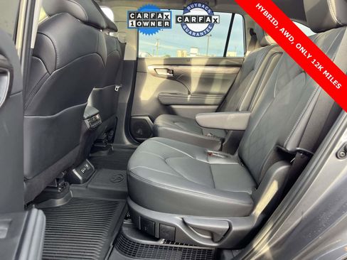 Used 2024 Toyota Highlander Platinum image 20