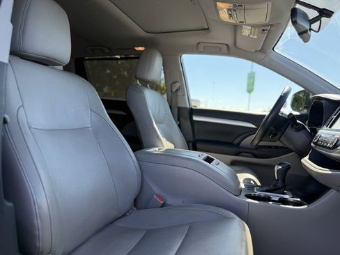 Used 2015 Toyota Highlander XLE image 14