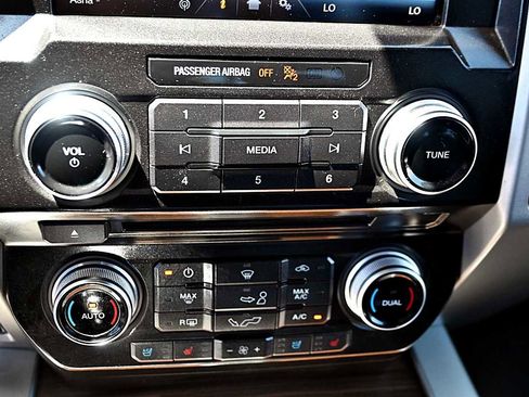 Used 2015 Ford F150 Lariat w/ Equipment Group 502A Luxury AWD/4WD image 29