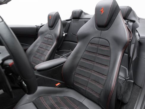 Used 2025 Ferrari Roma Spider RWD image 30