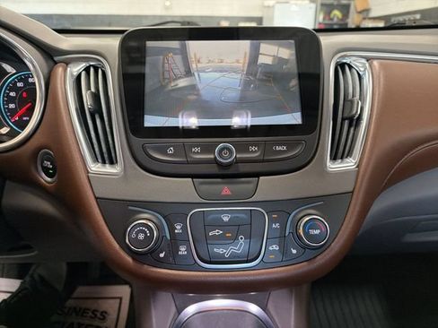 Used 2018 Chevrolet Malibu LT w/ Leather Package FWD image 17