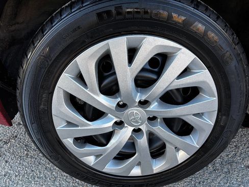 Used 2019 Toyota Corolla LE image 34