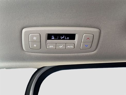Used 2025 Kia Carnival FWD image 28