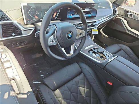 New 2027 BMW X7 xDrive40i w/ Premium Package AWD/4WD image 3
