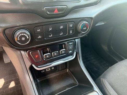Used 2019 GMC Terrain SLE w/ LPO, Floor Liner Package AWD/4WD image 22