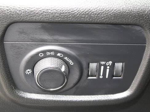 New 2025 Jeep Grand Cherokee Altitude RWD image 10