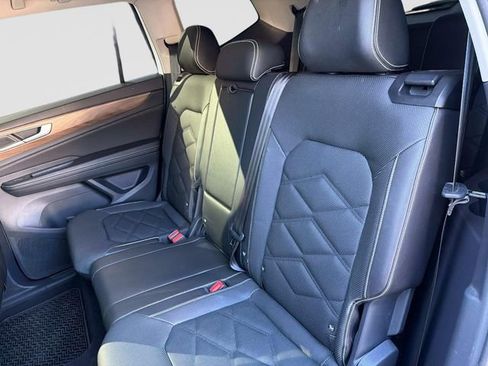 Used 2024 Volkswagen Atlas SE AWD/4WD image 18