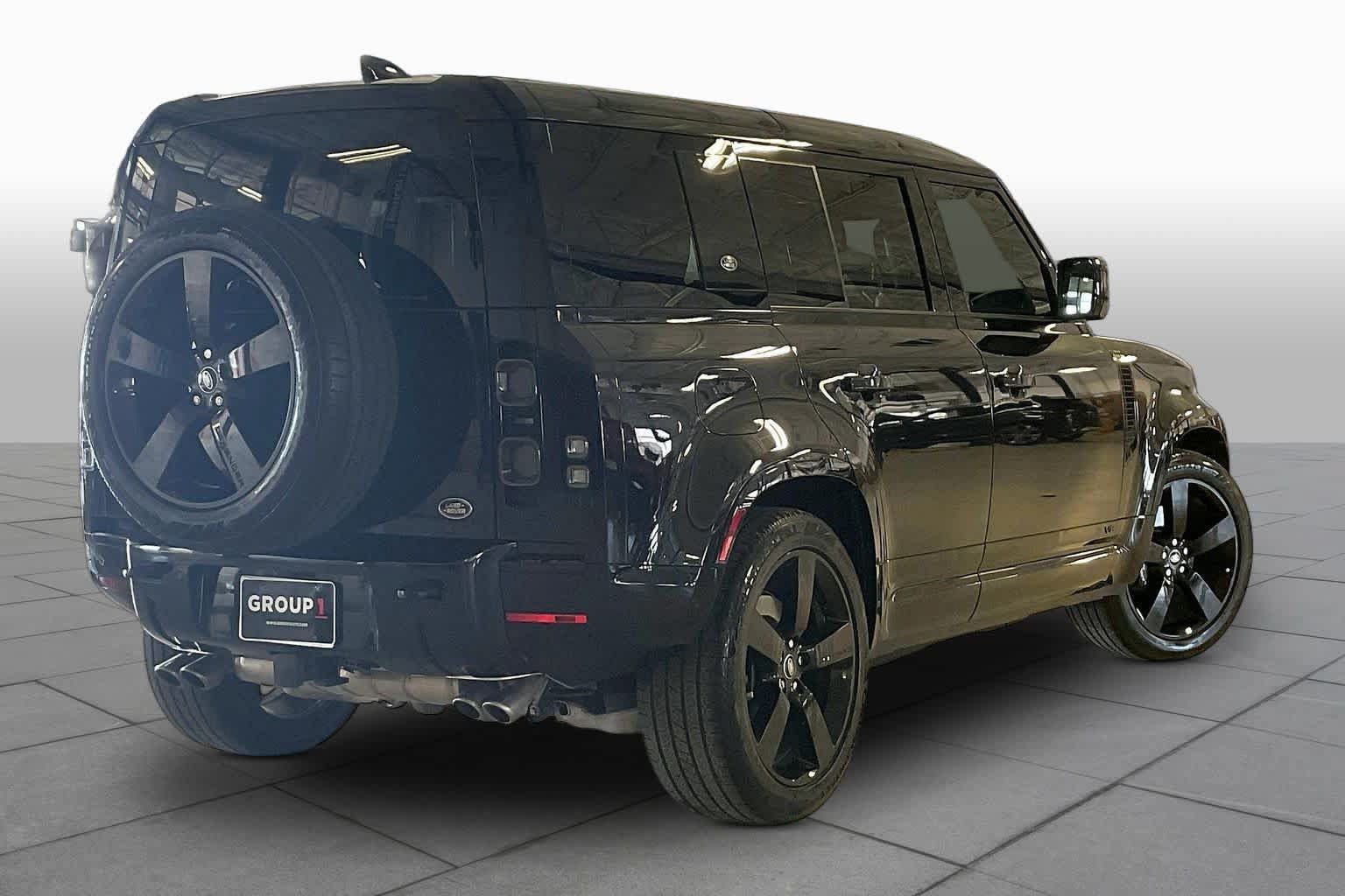 Used 2023 Land Rover Defender 110 V8 AWD/4WD image 11
