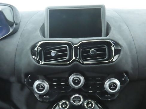 Used 2020 Aston Martin V8 Vantage Coupe image 14