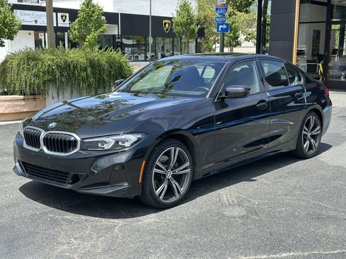 Used 2023 BMW 330i Sedan w/ Driving Assistance Package RWD image 3
