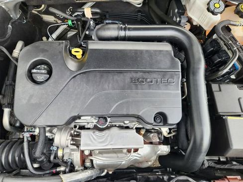 Used 2024 Chevrolet Malibu LT FWD image 25