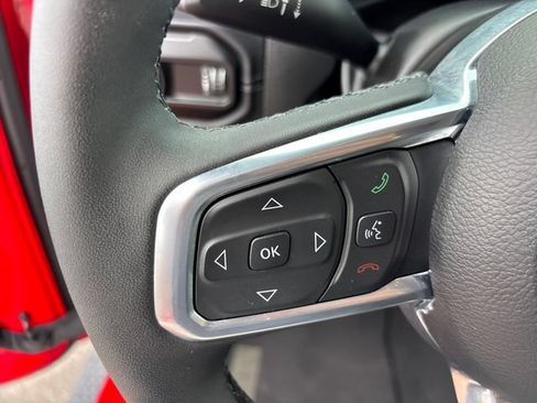 Used 2025 Jeep Wrangler Unlimited Sahara AWD/4WD image 18