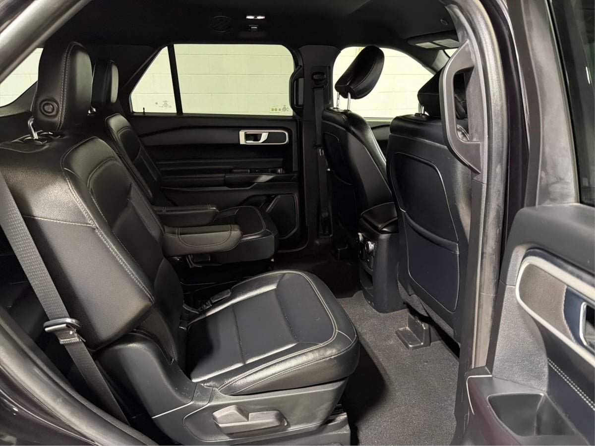 Used 2020 Ford Explorer XLT w/ Equipment Group 202A RWD image 16