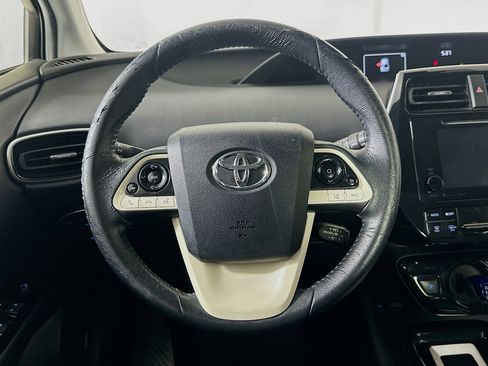 Used 2017 Toyota Prius Four w/ Premium Convenience Package FWD image 18