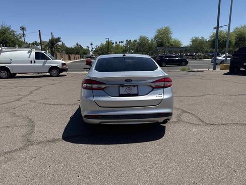 Used 2018 Ford Fusion SE w/ Fusion SE Technology Package FWD image 6