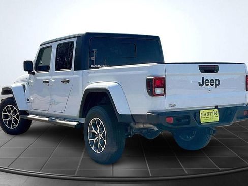 New 2025 Jeep Gladiator Sport image 3