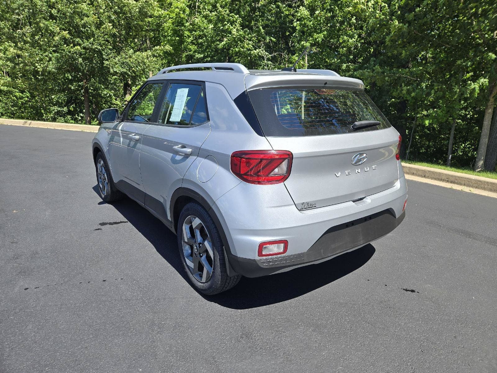 Used 2023 Hyundai Venue SEL FWD image 6