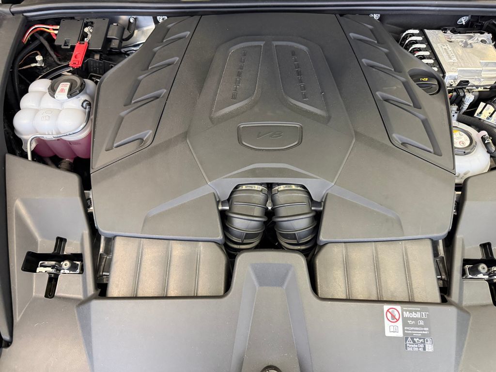Certified 2025 Porsche Cayenne Turbo AWD/4WD image 27