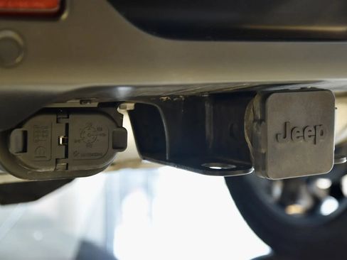 Used 2024 Jeep Wrangler Unlimited Sahara w/ Technology Group AWD/4WD image 11