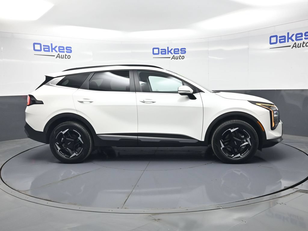 Certified 2026 Kia Sportage EX w/ EX Panoramic Sunroof Package AWD/4WD image 8