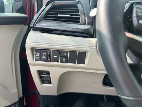Used 2025 Honda Odyssey Elite image 29