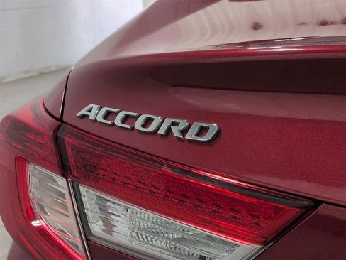 Used 2018 Honda Accord Touring image 12
