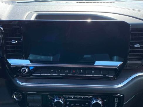 Used 2025 GMC Sierra 1500 SLT image 15