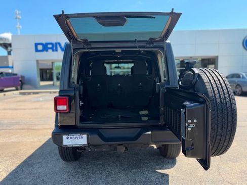 Used 2020 Jeep Wrangler Unlimited Sport S AWD/4WD image 38