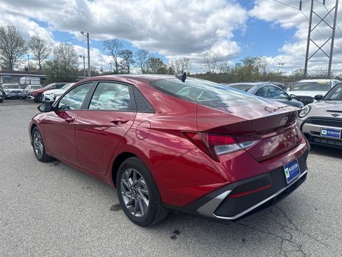 Used 2024 Hyundai Elantra SEL FWD image 7