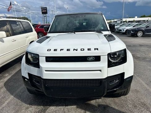 Used 2025 Land Rover Defender 130 X-Dynamic SE AWD/4WD image 5