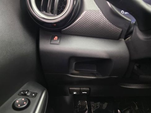 Used 2018 Nissan Kicks SV image 39