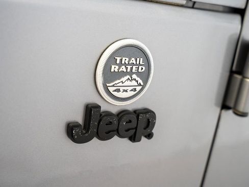 Used 2013 Jeep Wrangler Sahara image 19