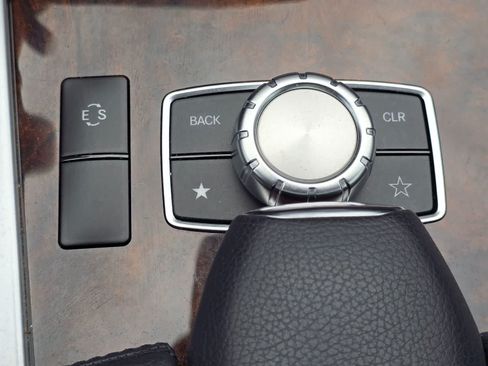 Used 2014 Mercedes-Benz E 350 4MATIC Sedan image 26