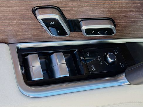 New 2025 Land Rover Range Rover SE image 16