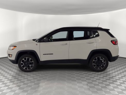 Used 2019 Jeep Compass Trailhawk AWD/4WD image 2