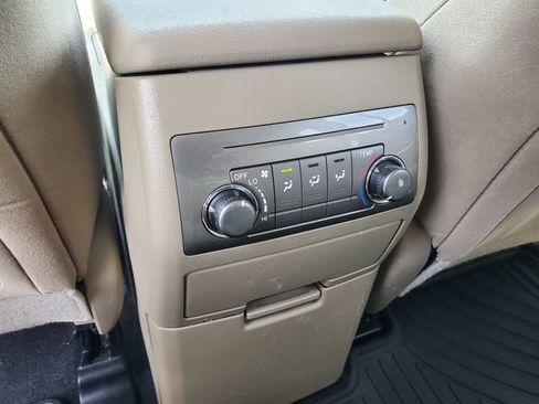 Used 2013 Toyota Highlander 4WD w/ Cold Weather Pkg image 11