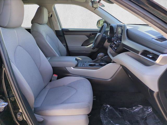 Used 2023 Toyota Highlander LE AWD/4WD image 21